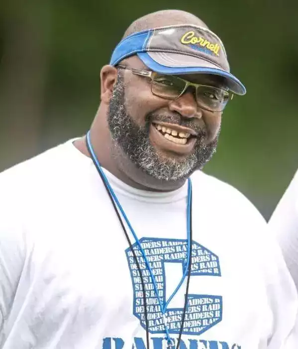 High school football coach dies after medical emergency at game — WESH 2 Orlando, Fort Worth Health news