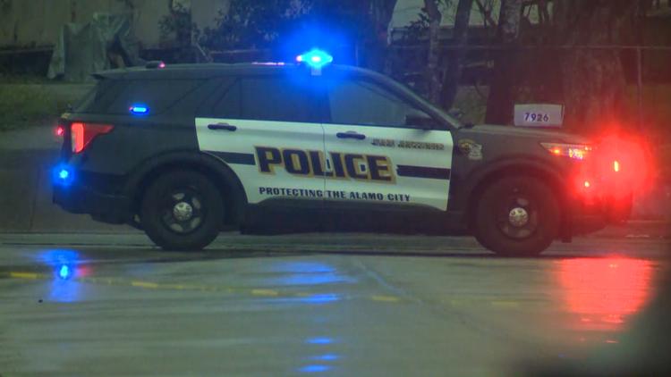 Driver arrested on DWI charge after running red light and crashing into car, police say — KENS 5 (San Antonio), Fort Worth Health news