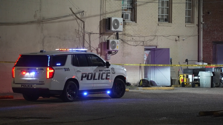 Man airlifted after shooting behind Baytown bar; suspect remains at large, police say — KHOU 11 (Houston), Fort Worth Community news