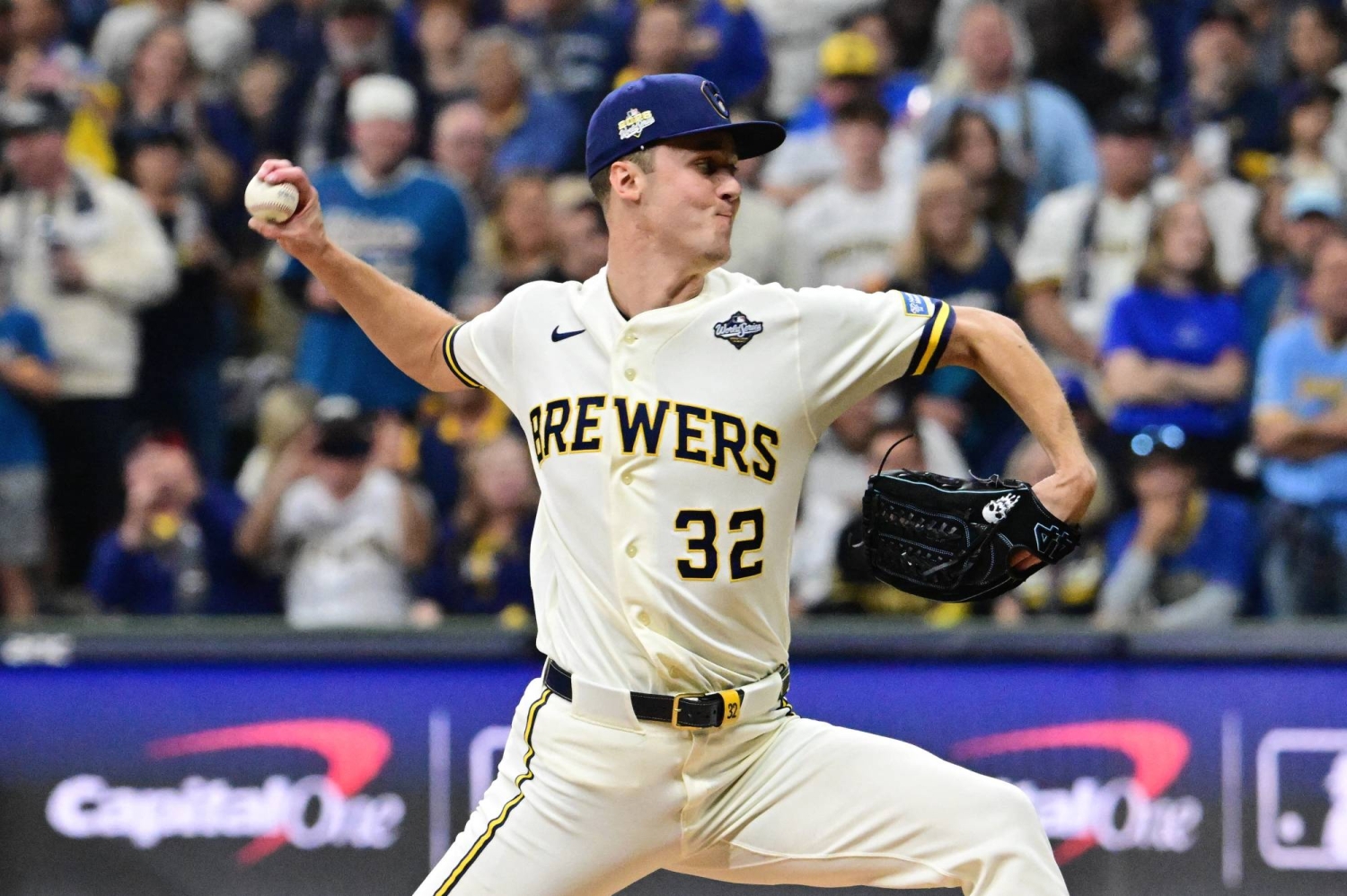  Brewers hold on in ninth to edge Rays in Game 1 of World Series  — Japan Times, Fort Worth Sports news